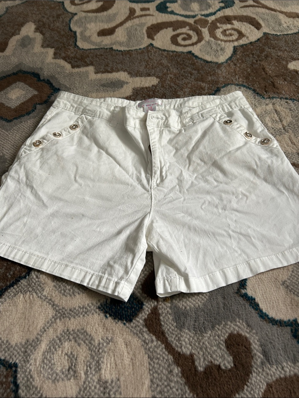 Casual White Bermuda Shorts with Button Pocket Detail